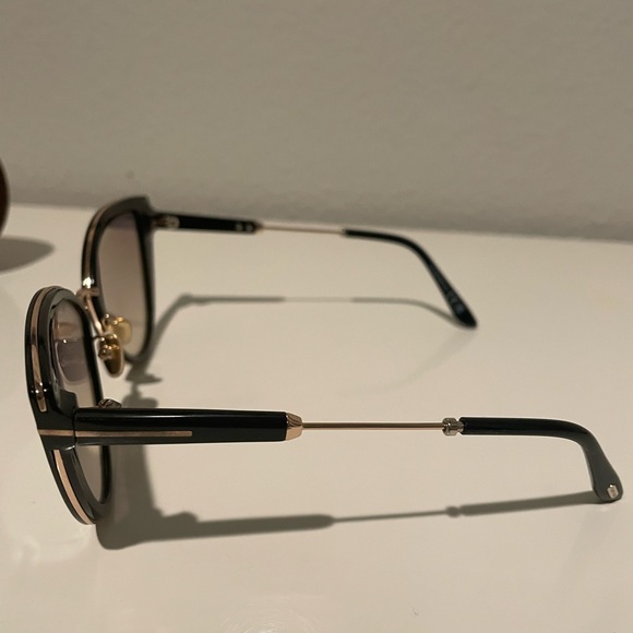 Tom Ford Angelica Sunglasses - Picture 7 of 8
